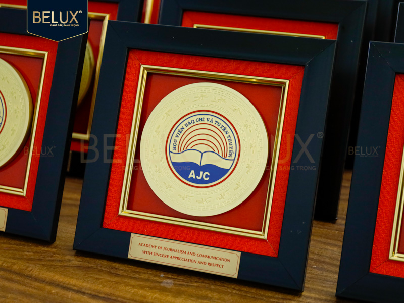 Lô 50 tranh AJC 20x20cm bằng đồng thiết kế theo yêu cầu